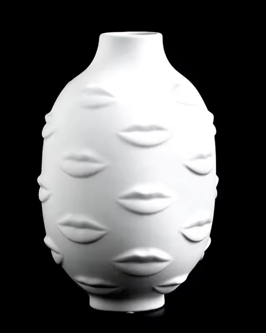 Kiss Vase